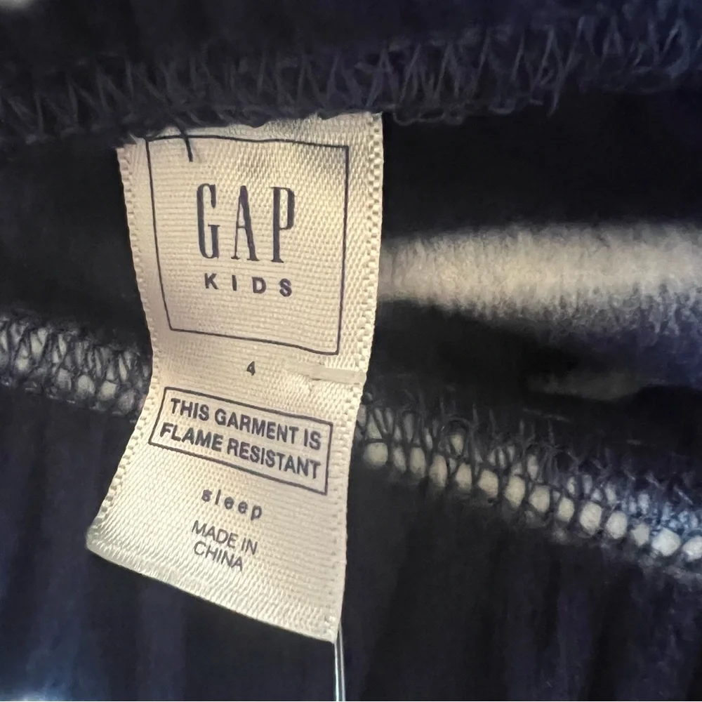 Gap kids size 4 NWT 2 piece pajama set
